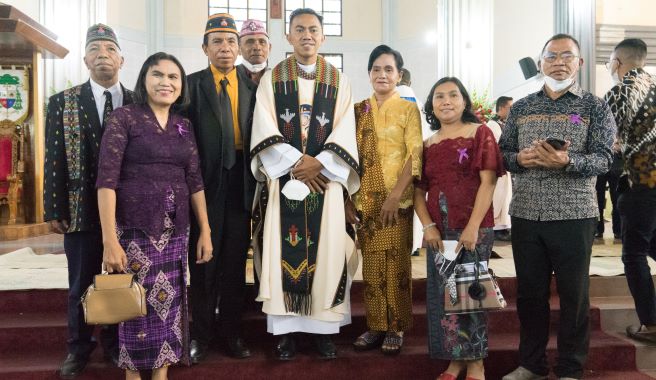 dengan ortu-kerabat--